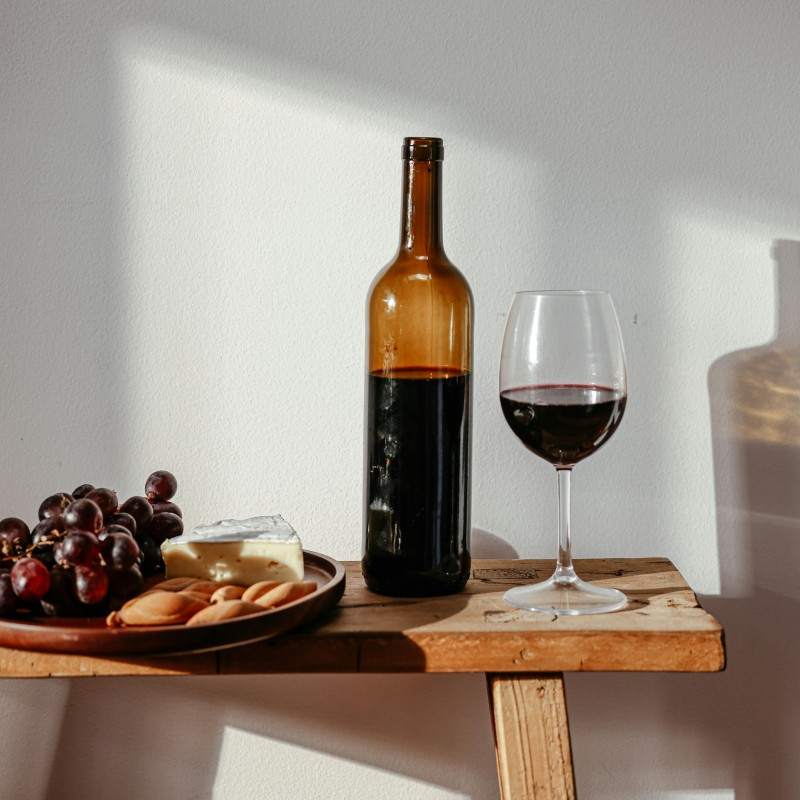Wine tasting sq